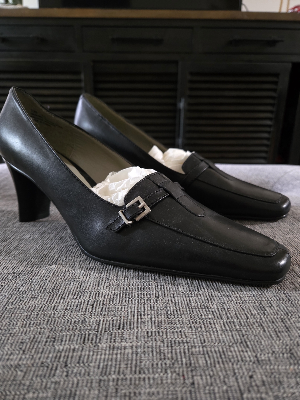 Caressa Womens Classic Black Leather Heels with Buckle Accent Size 10M
